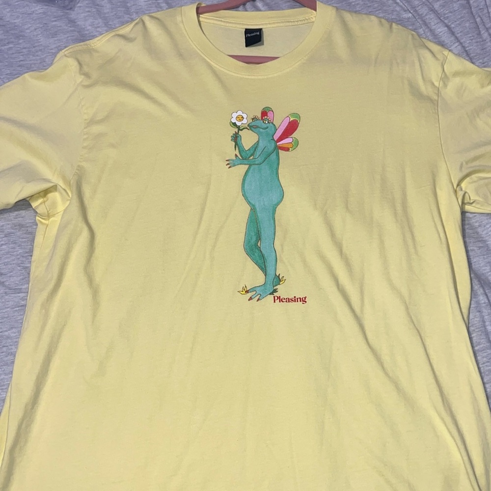Pleasing Harry Styles Frog T shirt (Barely worn)